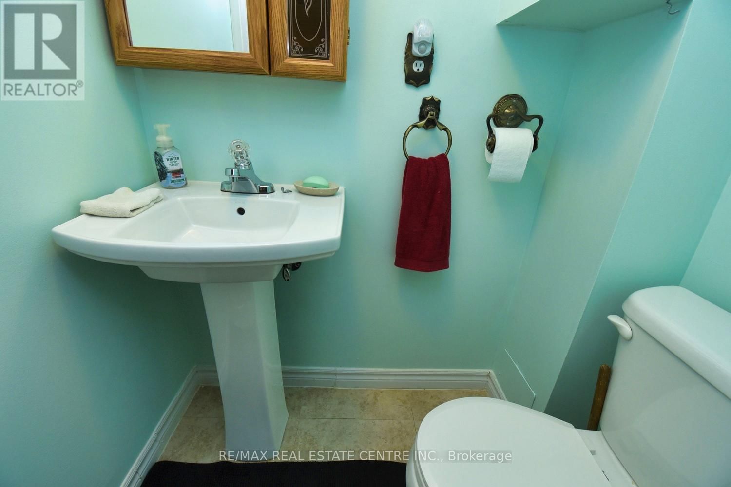 39 TWENTY PLACE BOULEVARD Image 23