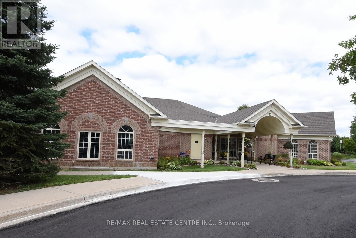 39 TWENTY PLACE BOULEVARD Image 31