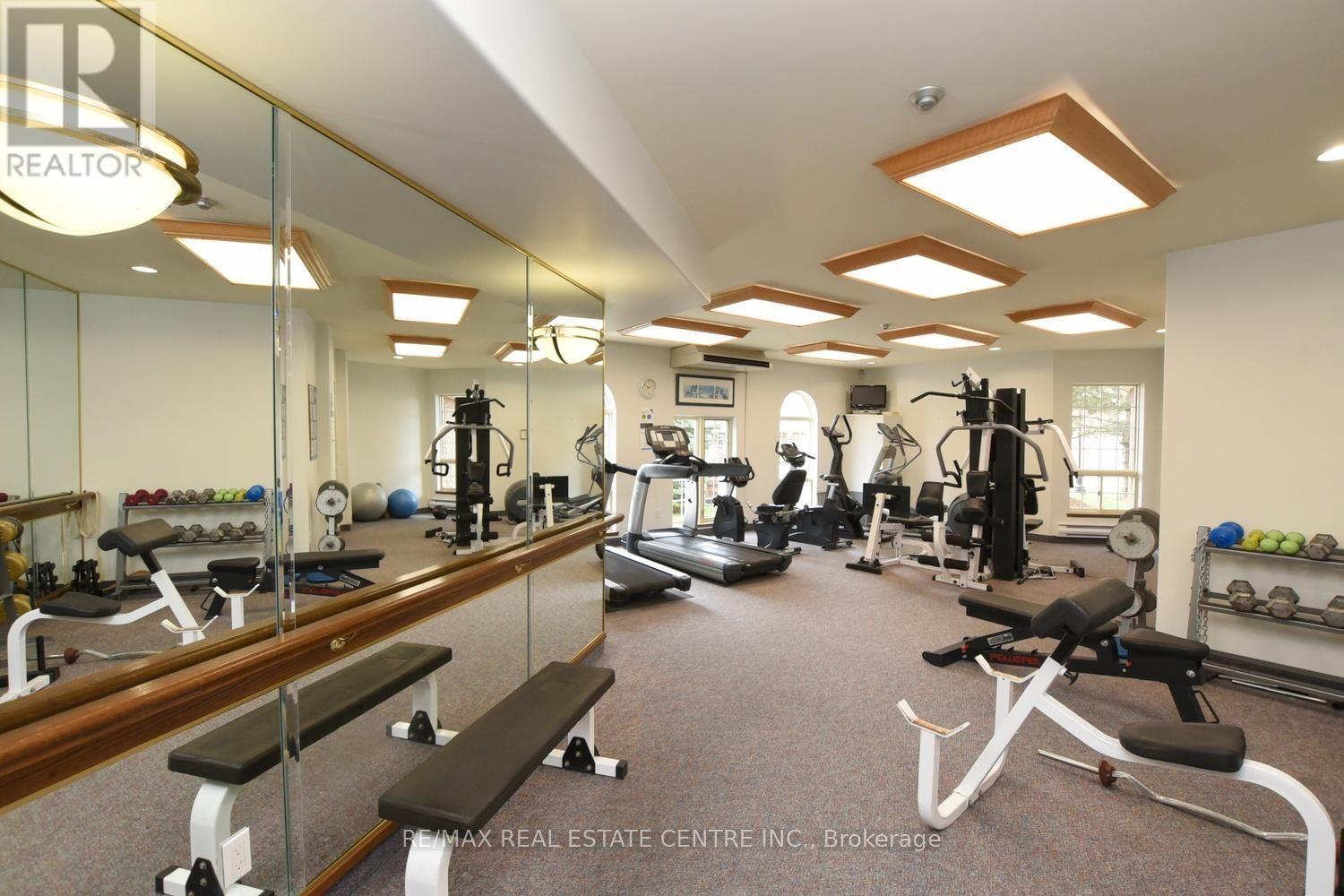 39 TWENTY PLACE BOULEVARD Image 35