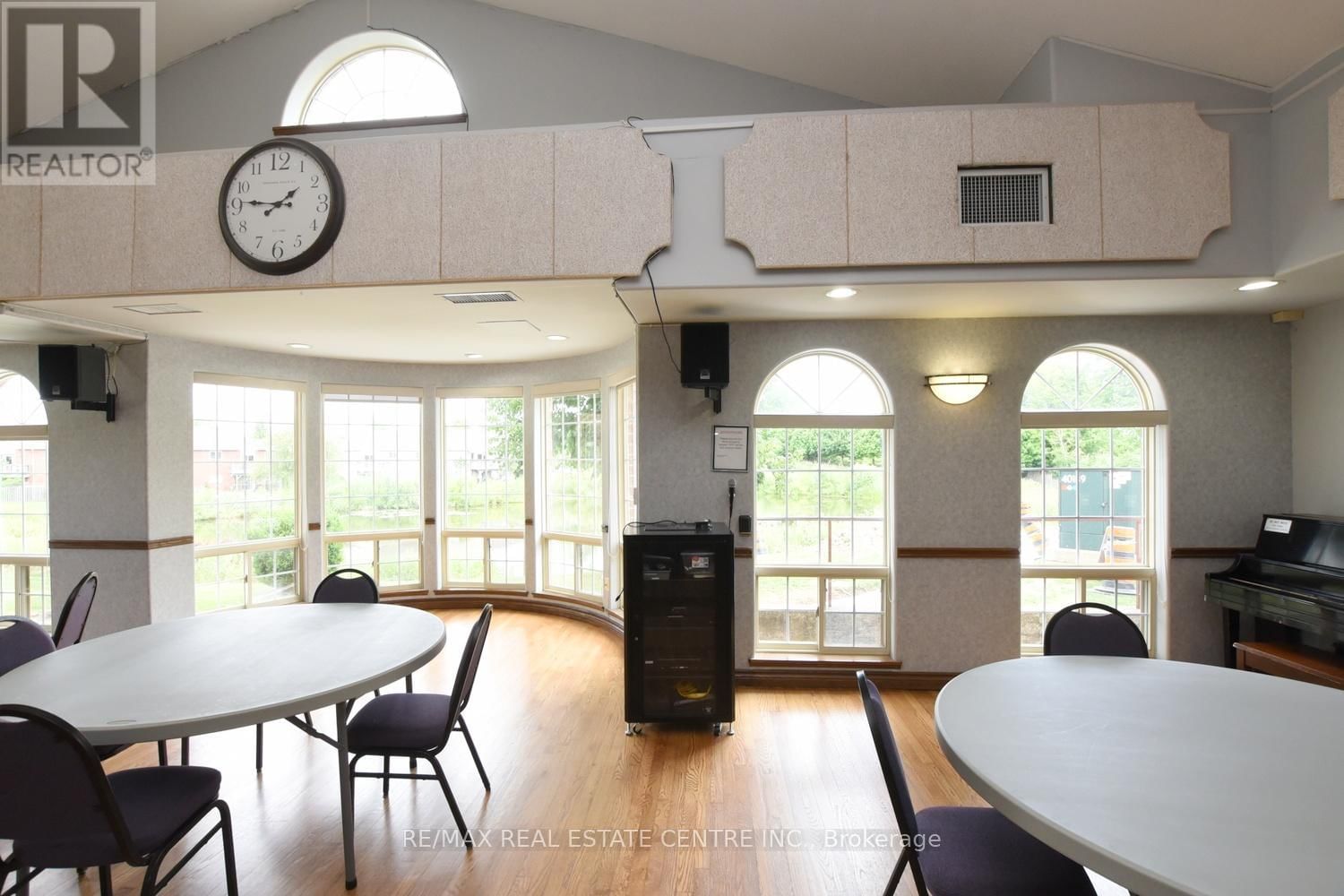 39 TWENTY PLACE BOULEVARD Image 38