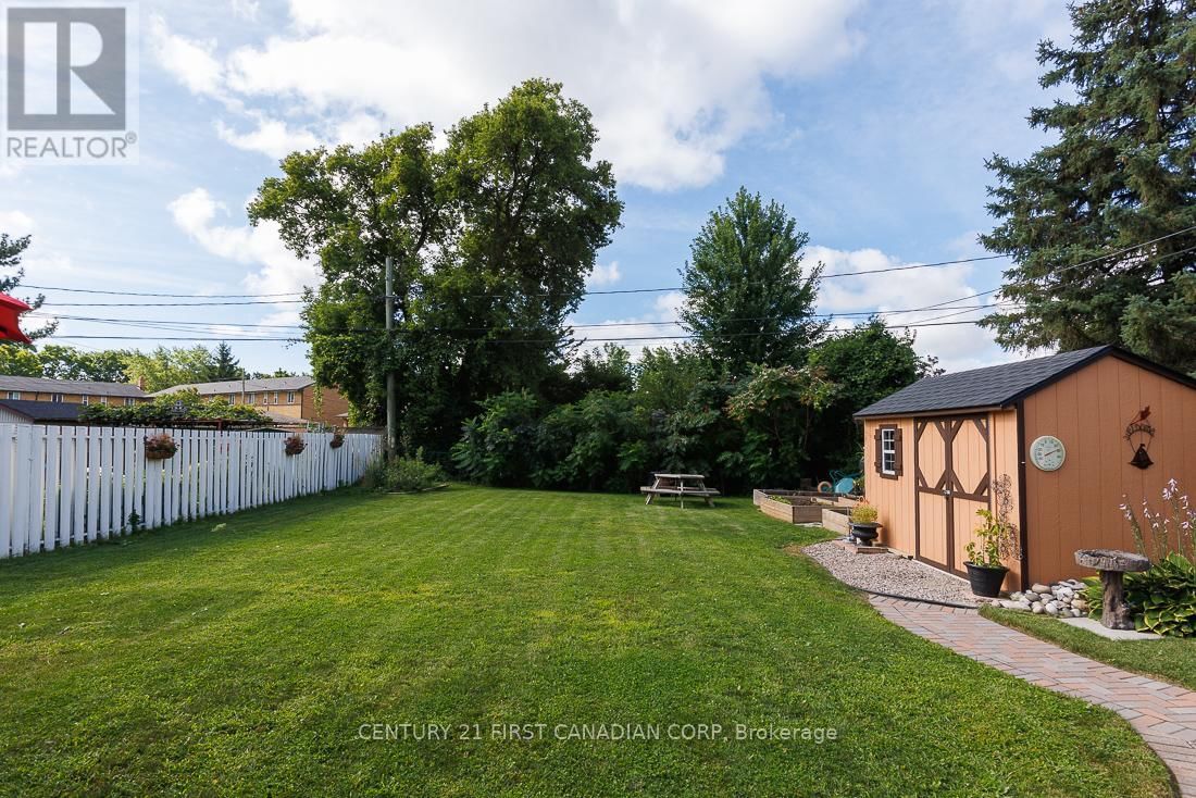 82 QUEENSTON CRESCENT Image 23