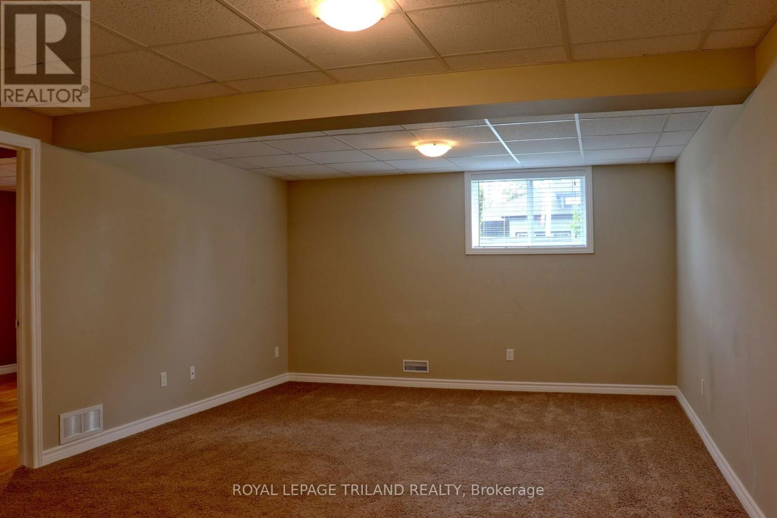 1052 BAY STREET Image 14