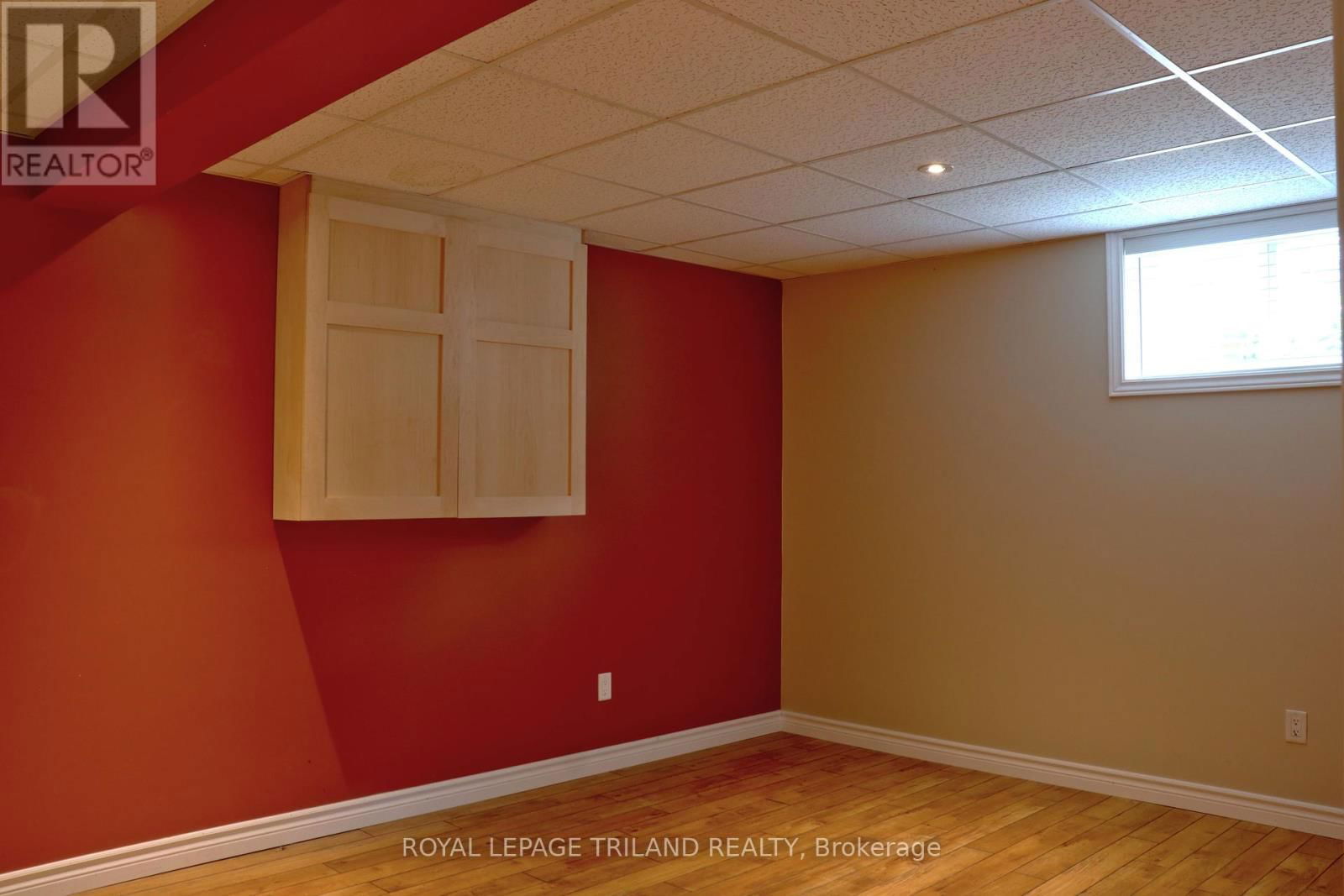 1052 BAY STREET Image 15