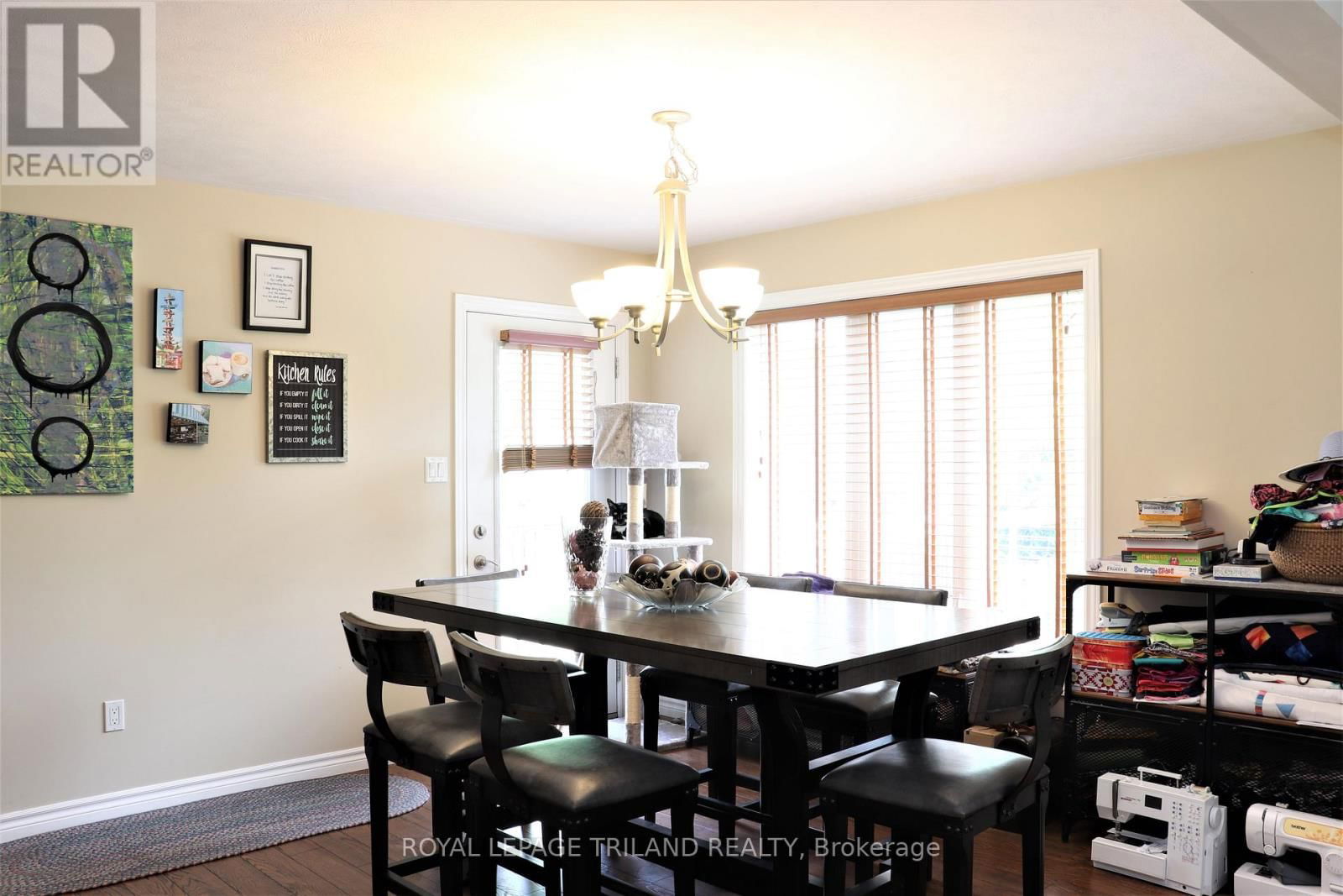 1052 BAY STREET Image 20