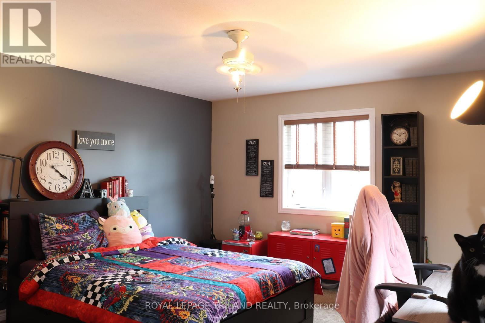 1052 BAY STREET Image 24