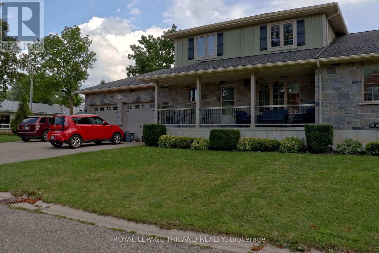 1052 BAY STREET Image 29