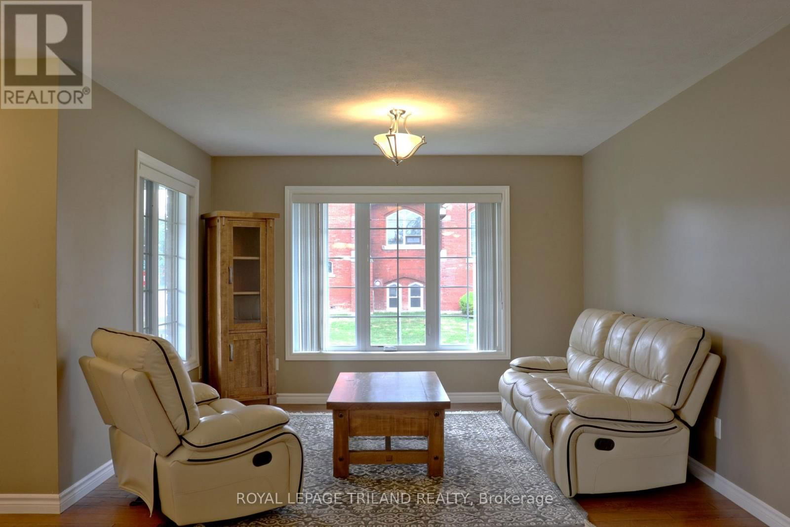1052 BAY STREET Image 8