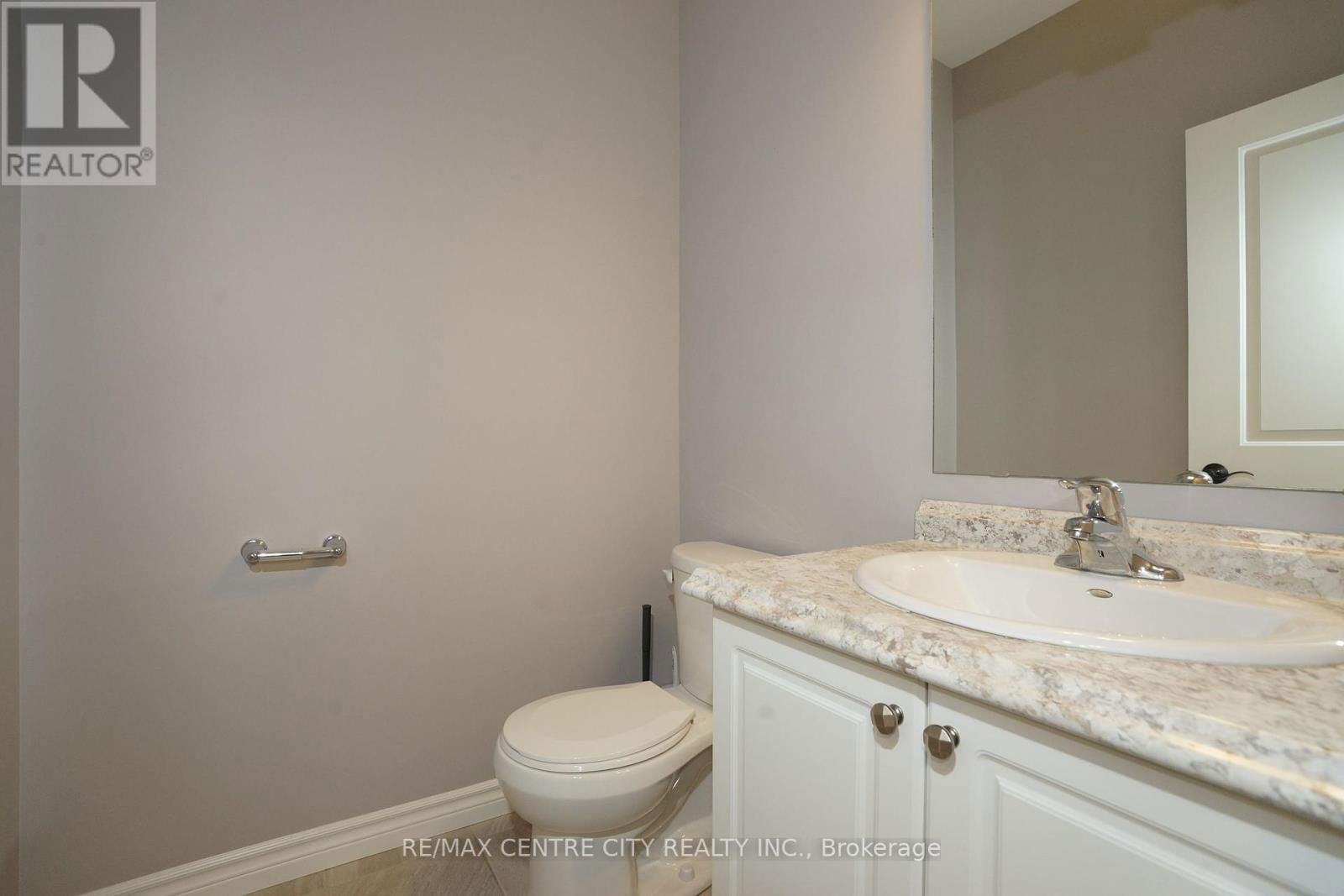 471 SOPHIA CRESCENT Image 33