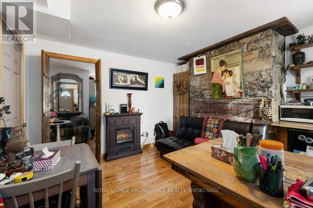 163 BAGOT STREET Image 29