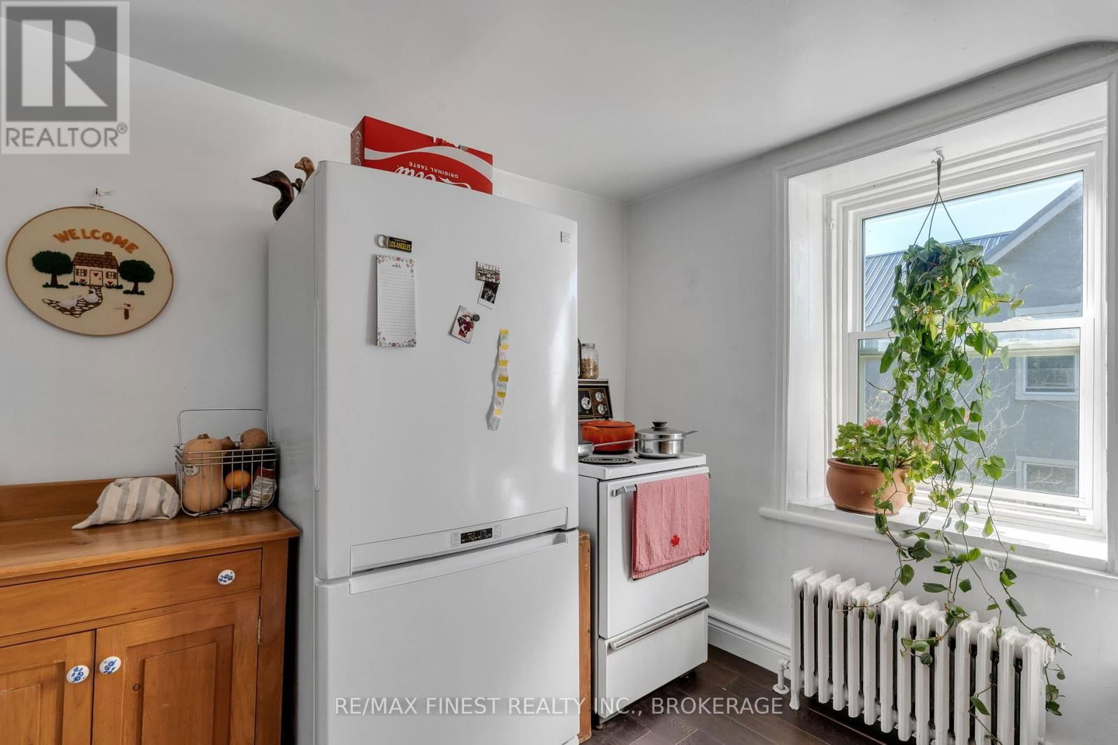 325 SYDENHAM STREET Image 34