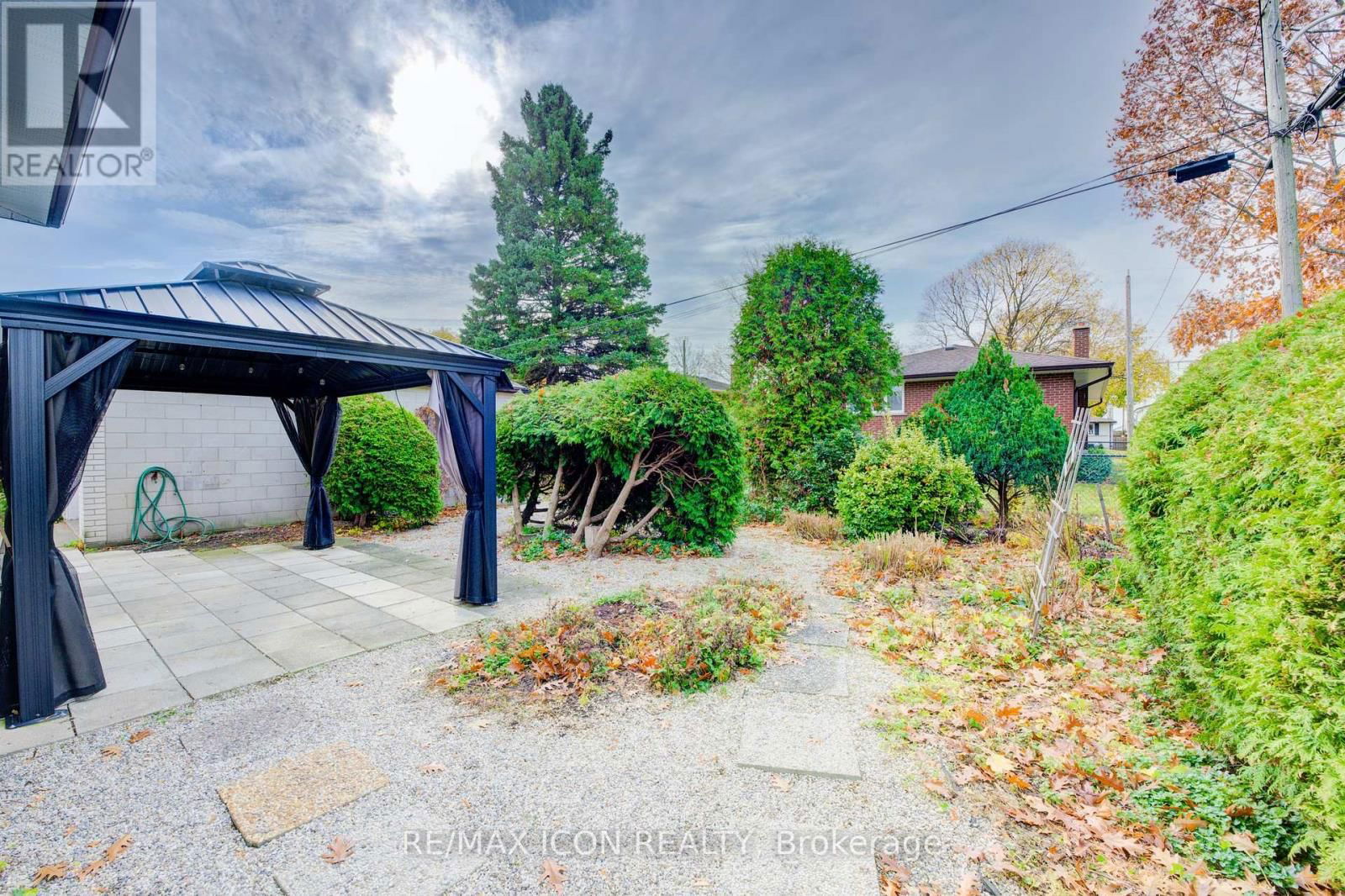 52 BRENTWOOD DRIVE Image 33