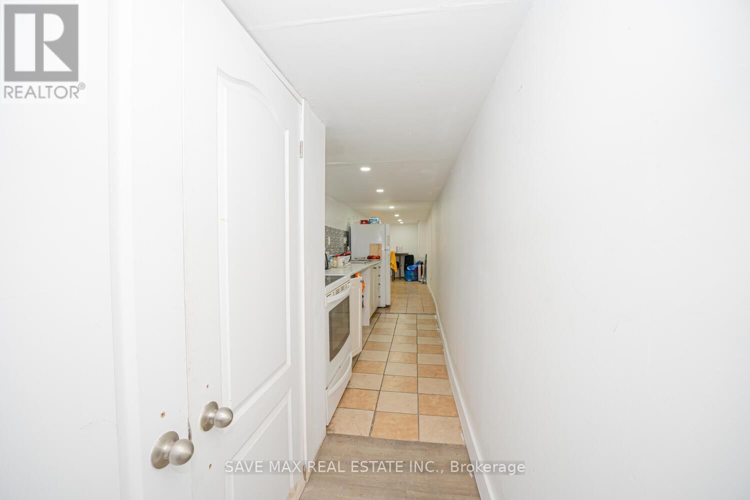 23 LYNDHURST STREET Image 32