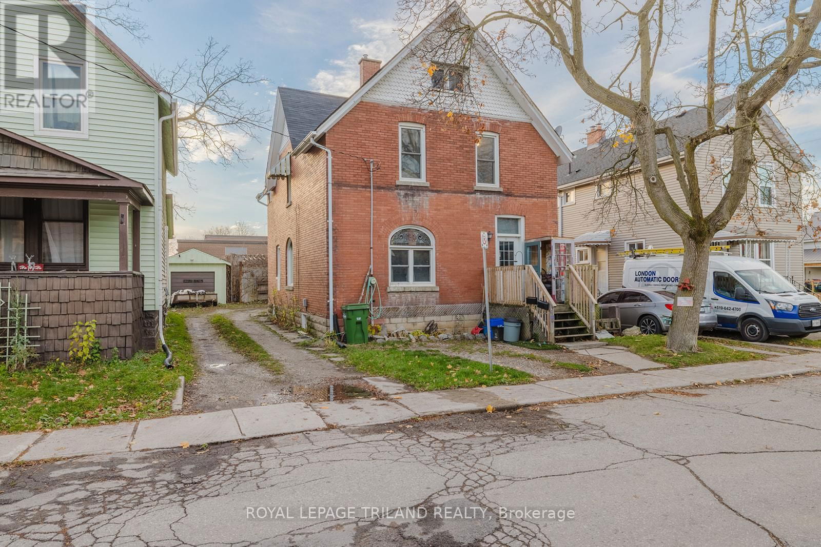 32 MARY STREET W Image 1