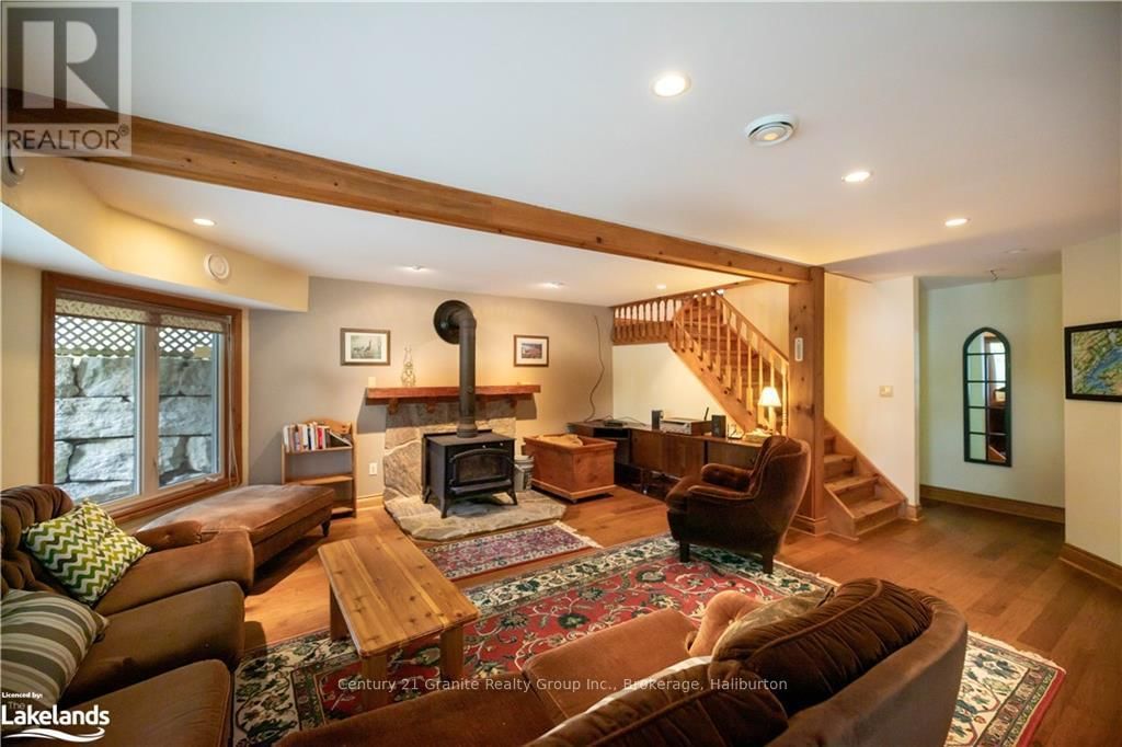 1016 PEGG DRIVE Image 23