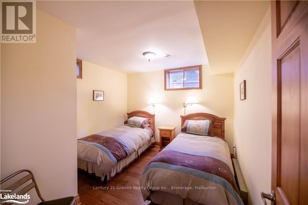 1016 PEGG DRIVE Image 32