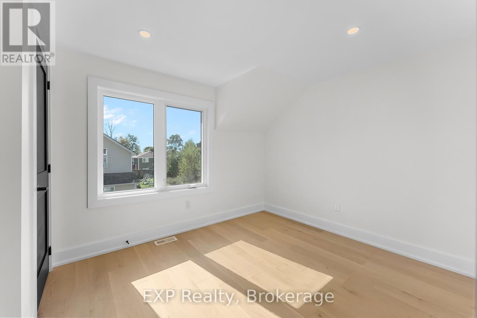 40 PARKVIEW AVENUE Image 36