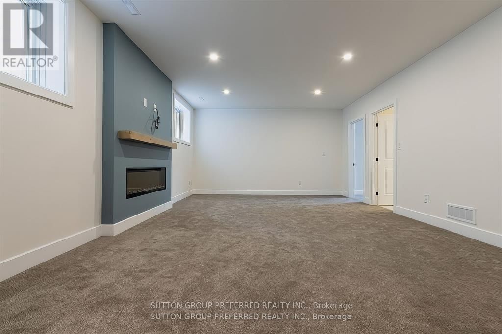 159 RENAISSANCE DRIVE Image 32