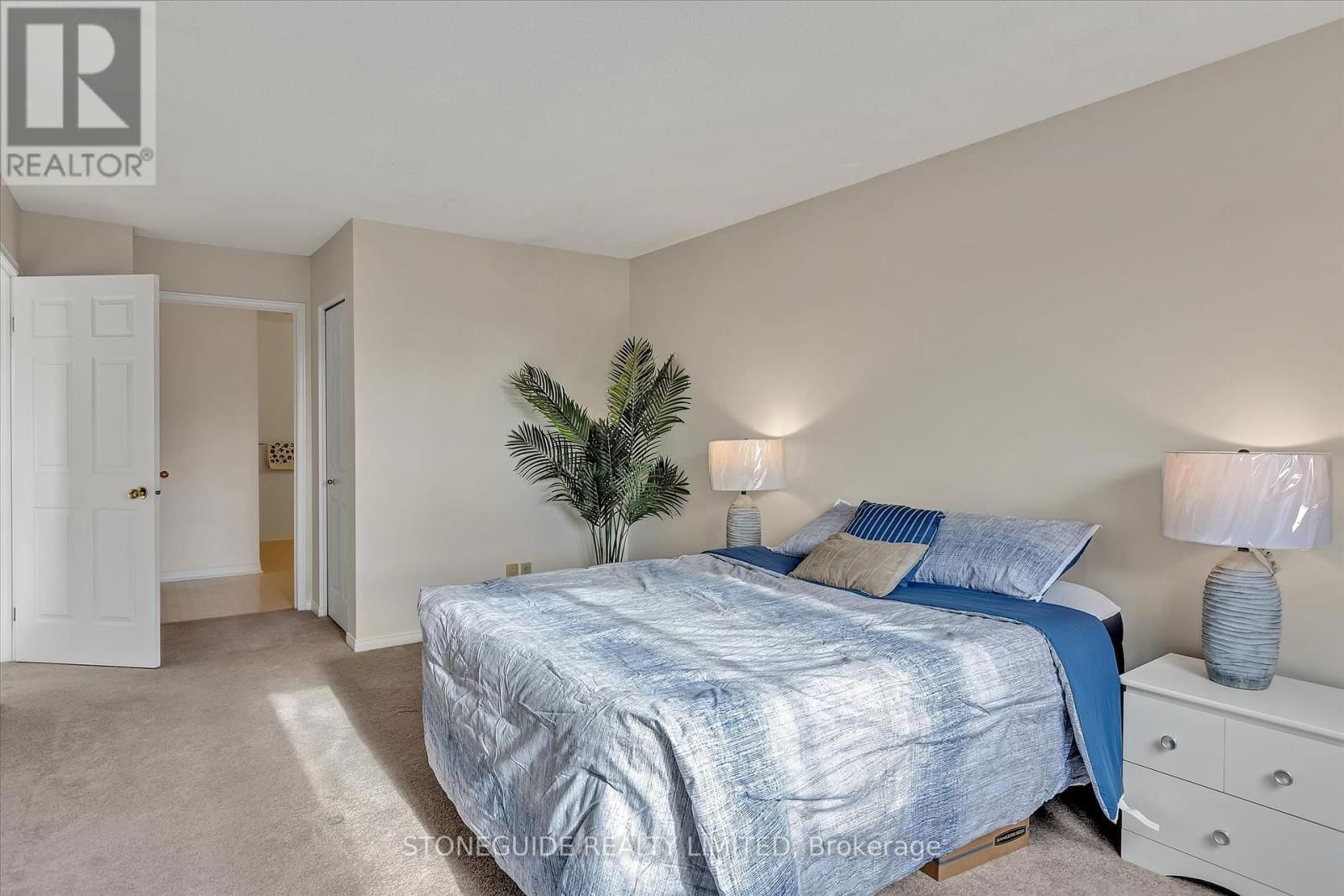 116A - 1099 CLONSILLA AVENUE Image 17