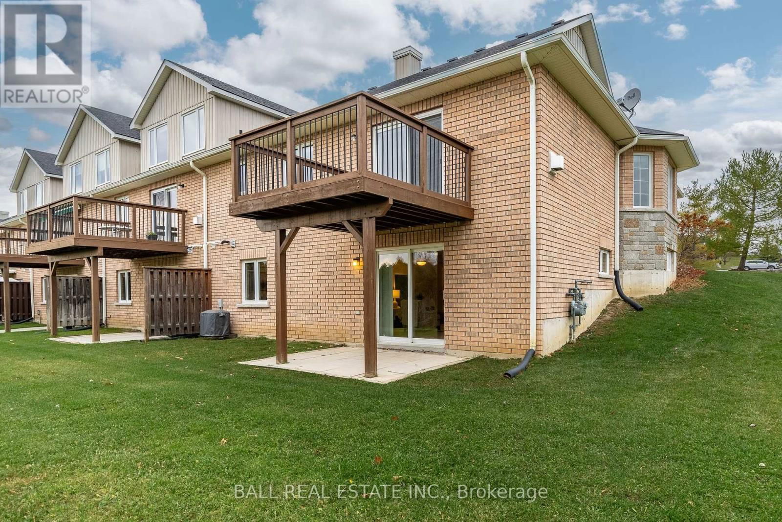 #105 - 79 VILLAGE CRESCENT Image 35