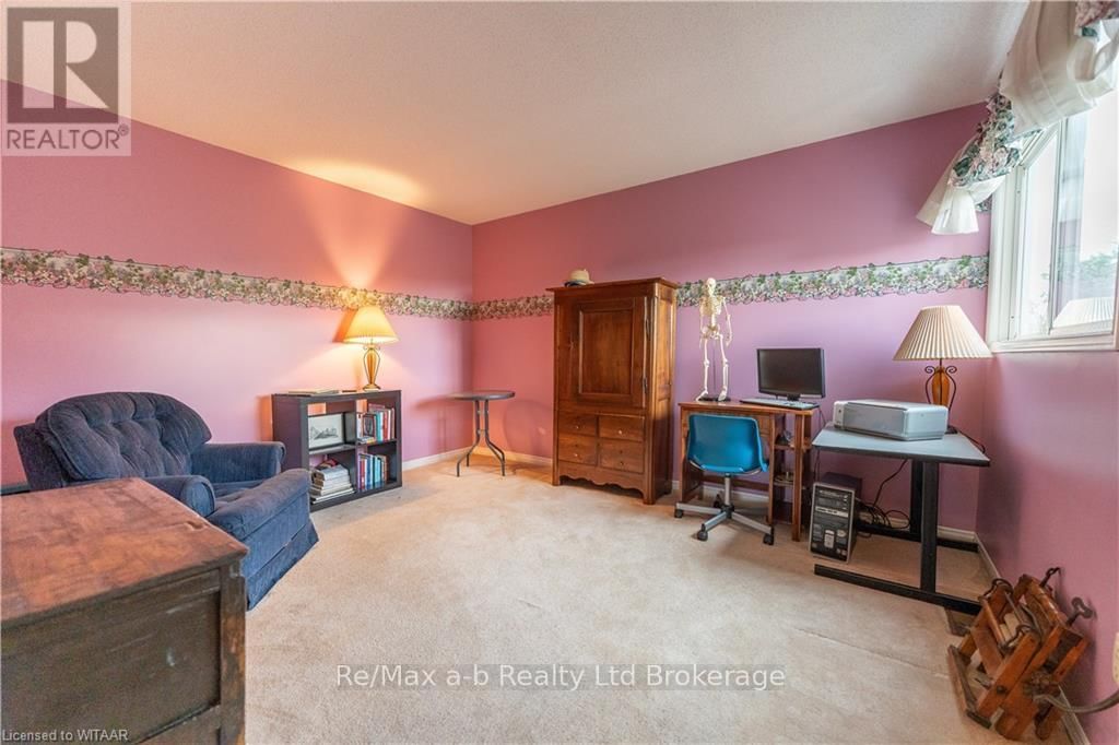 8 - 19 WREN COURT Image 15