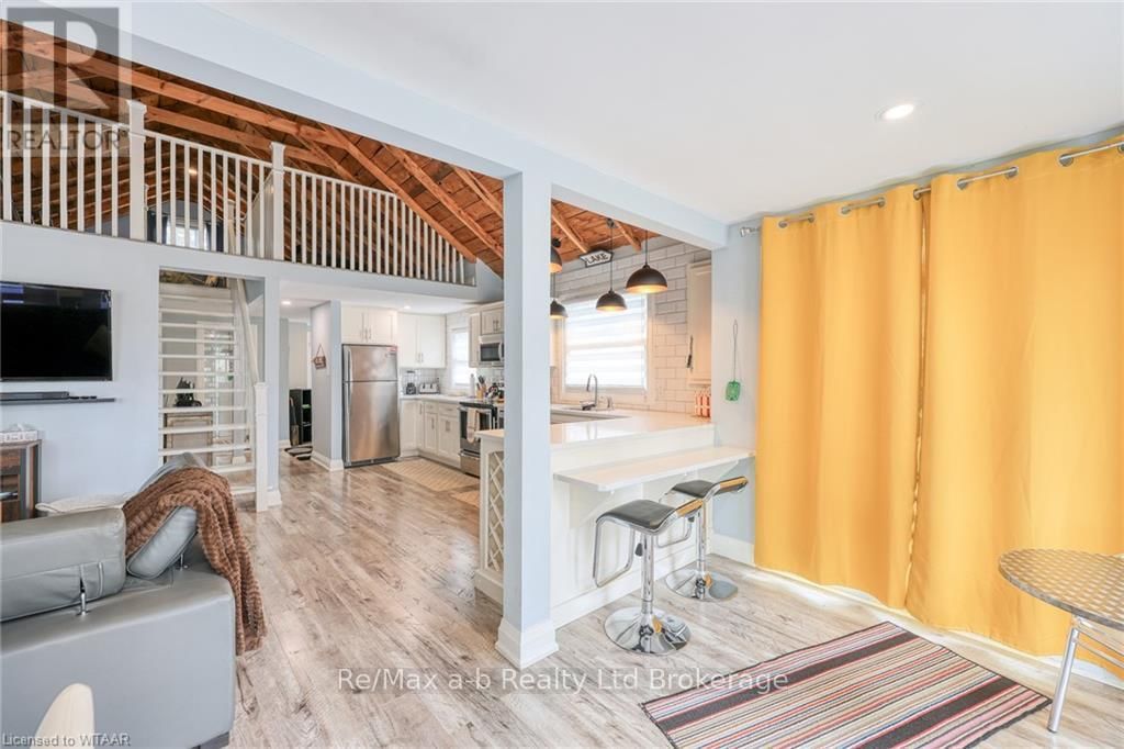 74 ERIE BOULEVARD Image 11