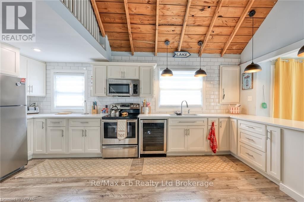 74 ERIE BOULEVARD Image 12