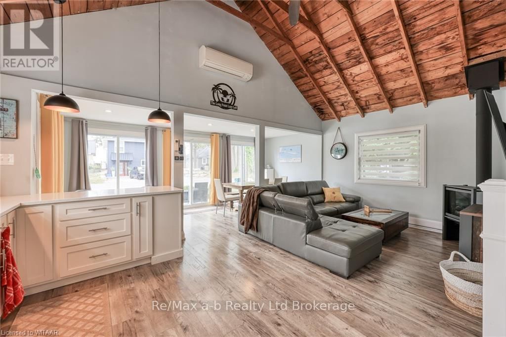 74 ERIE BOULEVARD Image 14