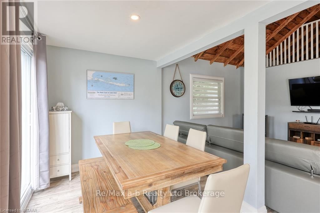 74 ERIE BOULEVARD Image 15