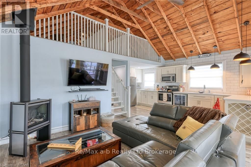 74 ERIE BOULEVARD Image 19