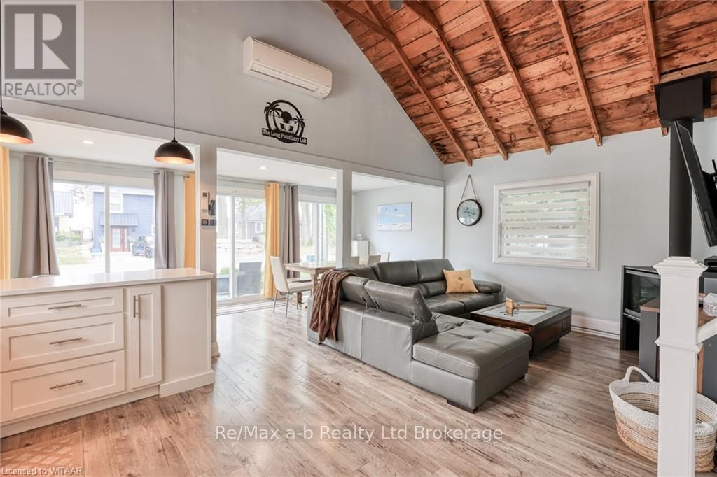 74 ERIE BOULEVARD Image 21