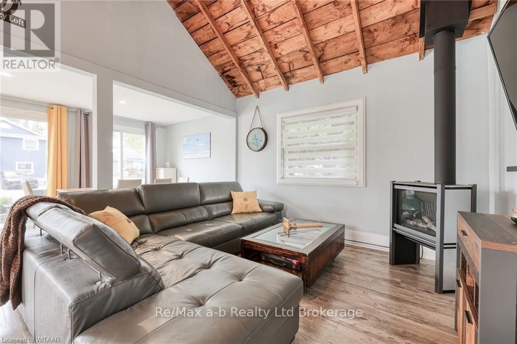 74 ERIE BOULEVARD Image 22