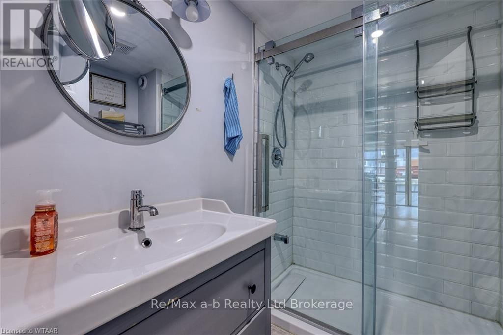 74 ERIE BOULEVARD Image 5