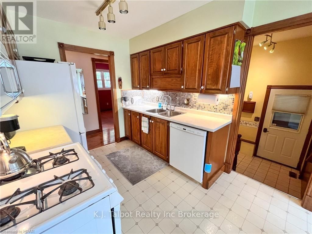 154 BLAKE STREET EAST Image 10