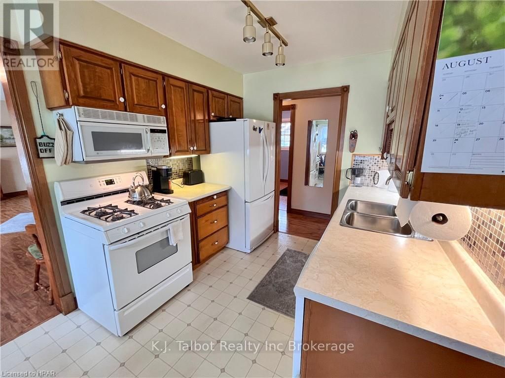 154 BLAKE STREET EAST Image 11