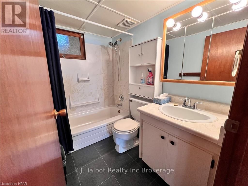 154 BLAKE STREET EAST Image 24