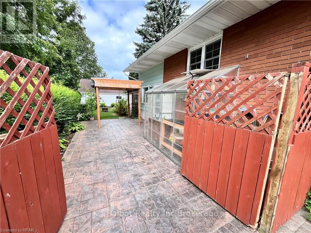 154 BLAKE STREET EAST Image 31