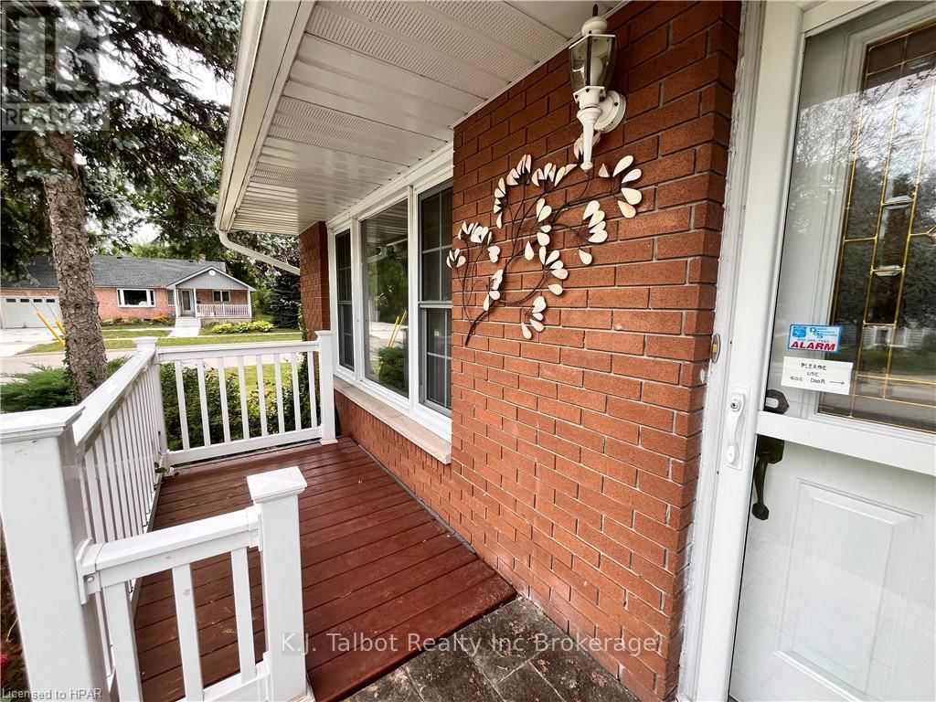 154 BLAKE STREET EAST Image 5