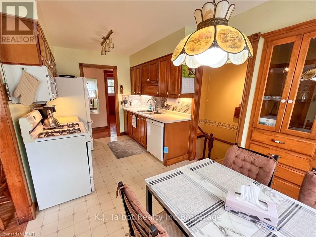 154 BLAKE STREET EAST Image 8