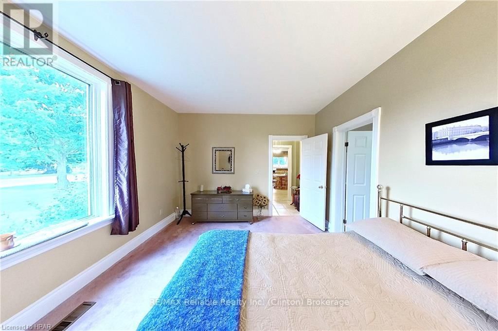 75551 BLUEWATER HIGHWAY Image 10