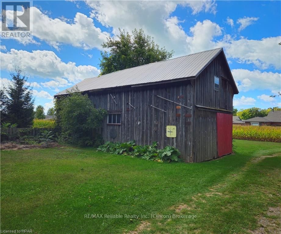 75551 BLUEWATER HIGHWAY Image 25