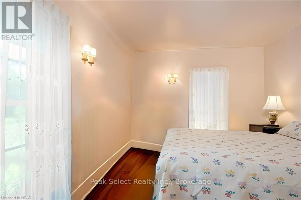 1511 GAINSBOROUGH ROAD Image 28