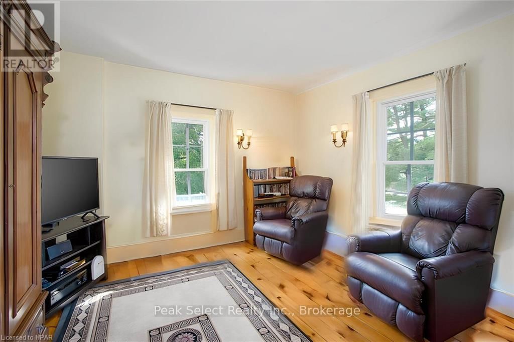 1511 GAINSBOROUGH ROAD Image 30