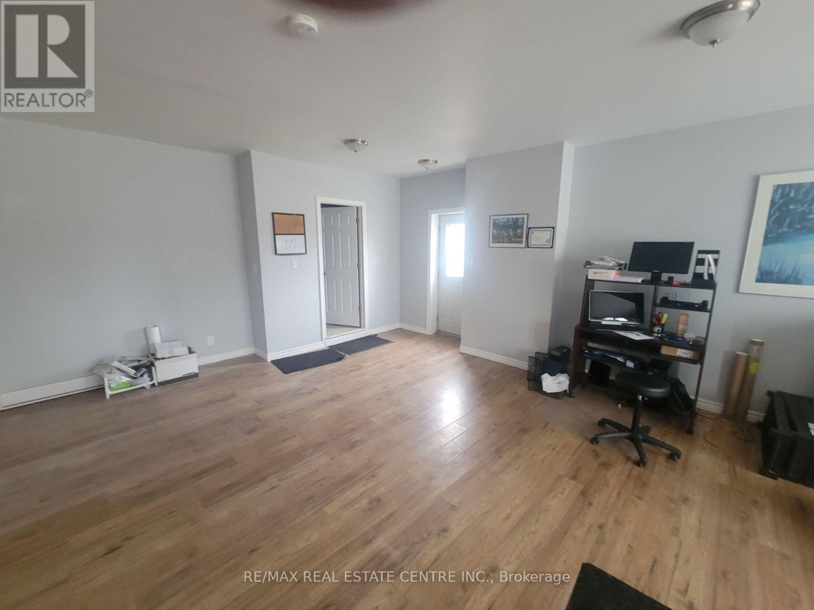 4 - 130 JAMES STREET N Image 4