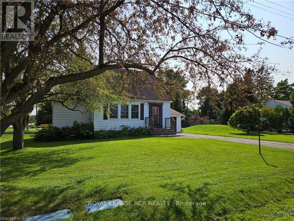 886 16TH STREET WEST Image 1