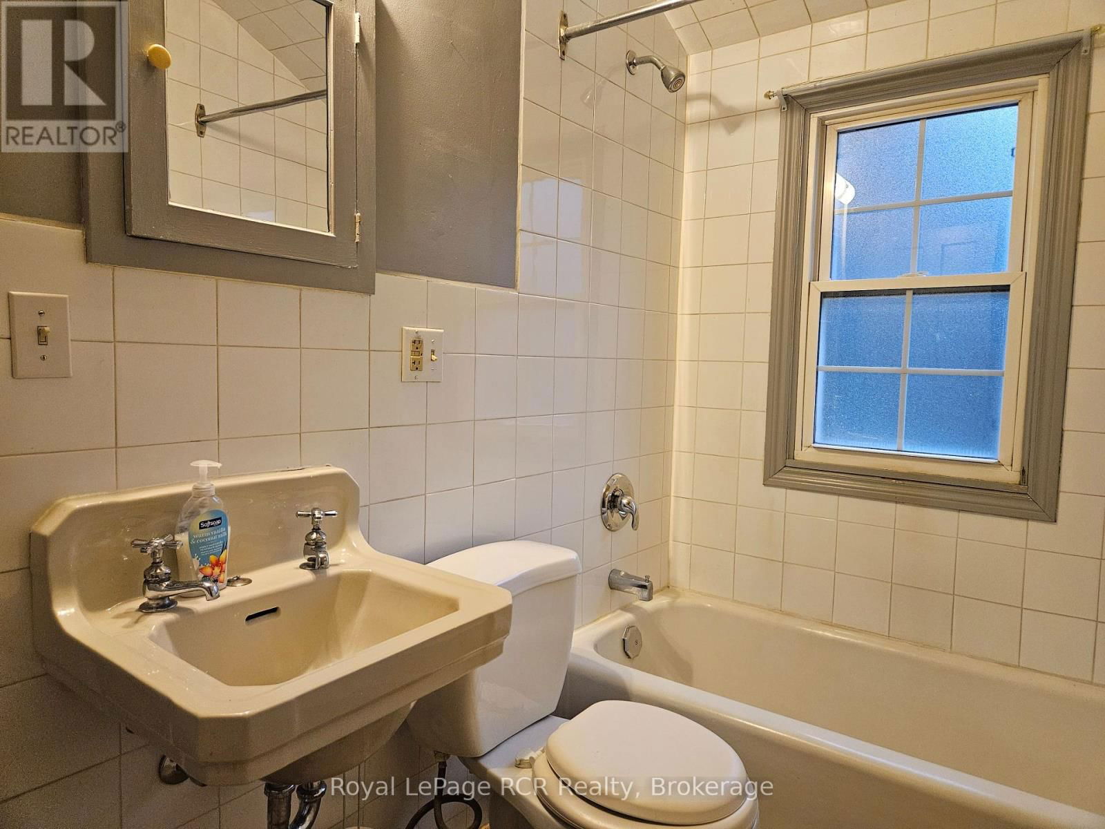 886 16TH STREET WEST Image 13