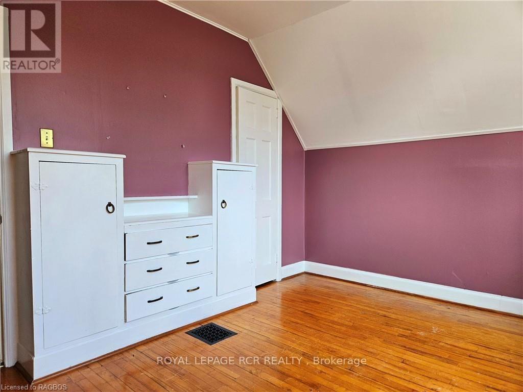 886 16TH STREET WEST Image 14