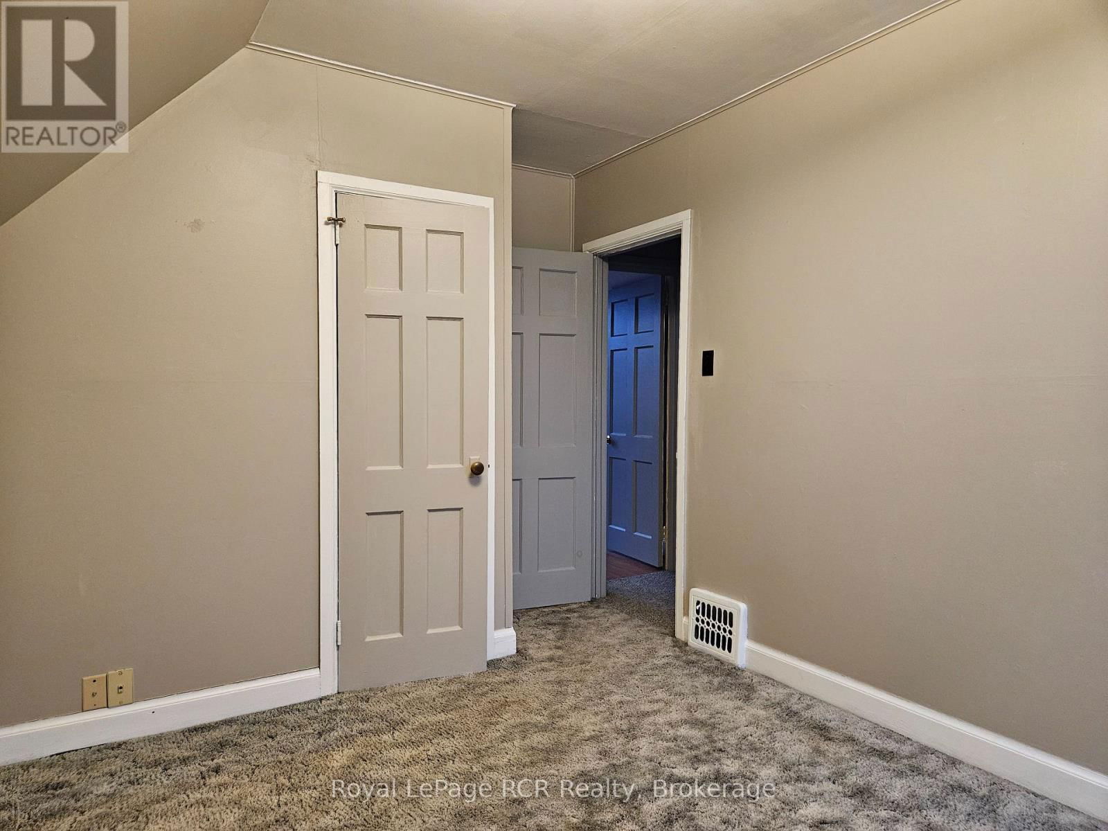 886 16TH STREET WEST Image 16