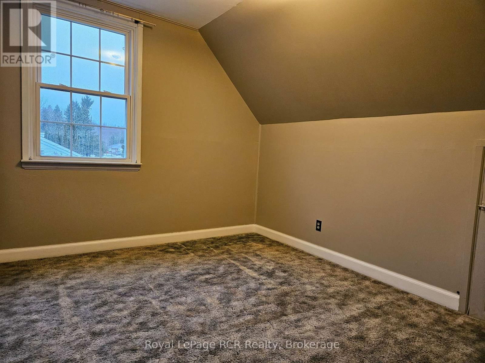 886 16TH STREET WEST Image 17