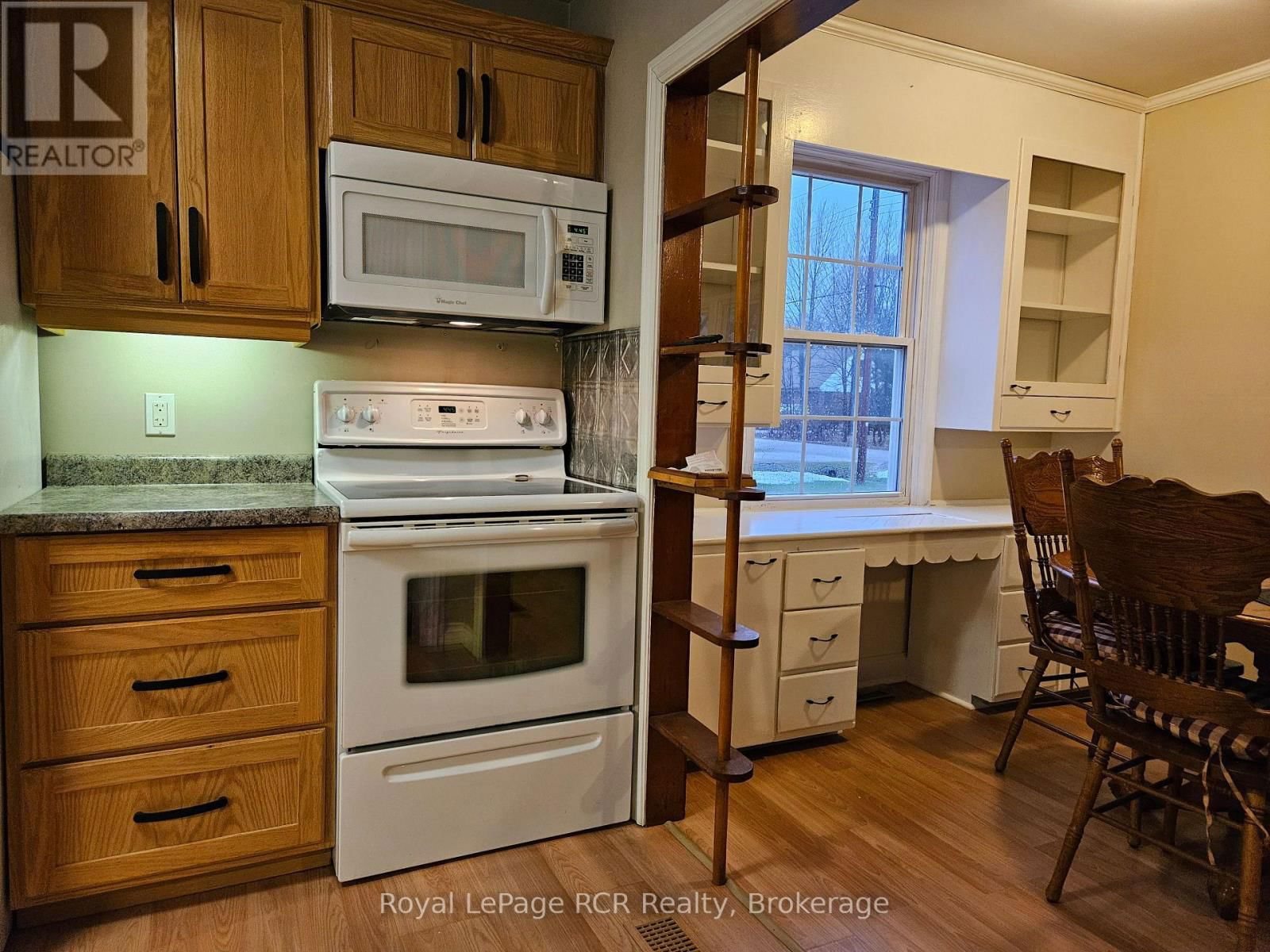 886 16TH STREET WEST Image 4