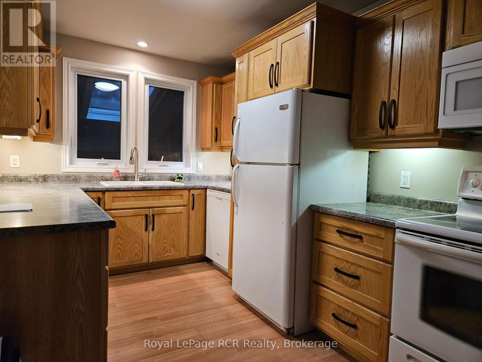 886 16TH STREET WEST Image 7
